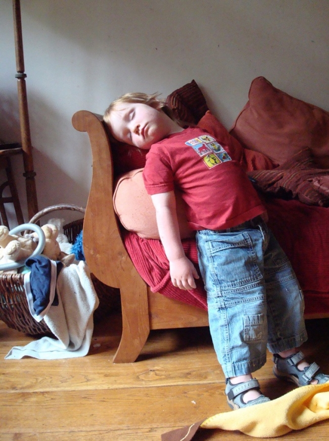 20 crianças em sonecas inusitadas (12)